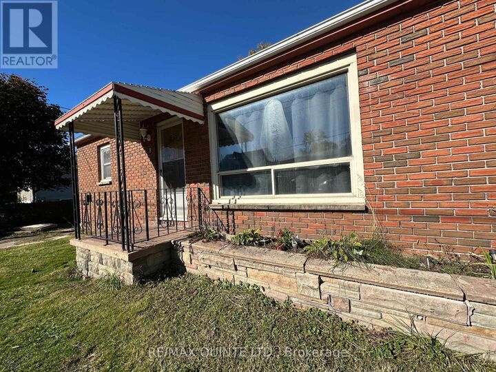 Property Photo:  8 Butler Street East  ON K0K 1H0