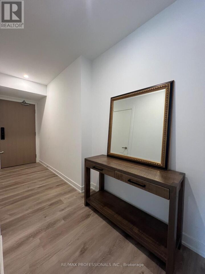 Property Photo:  370 Martha Street 802  ON L7R 0G9 