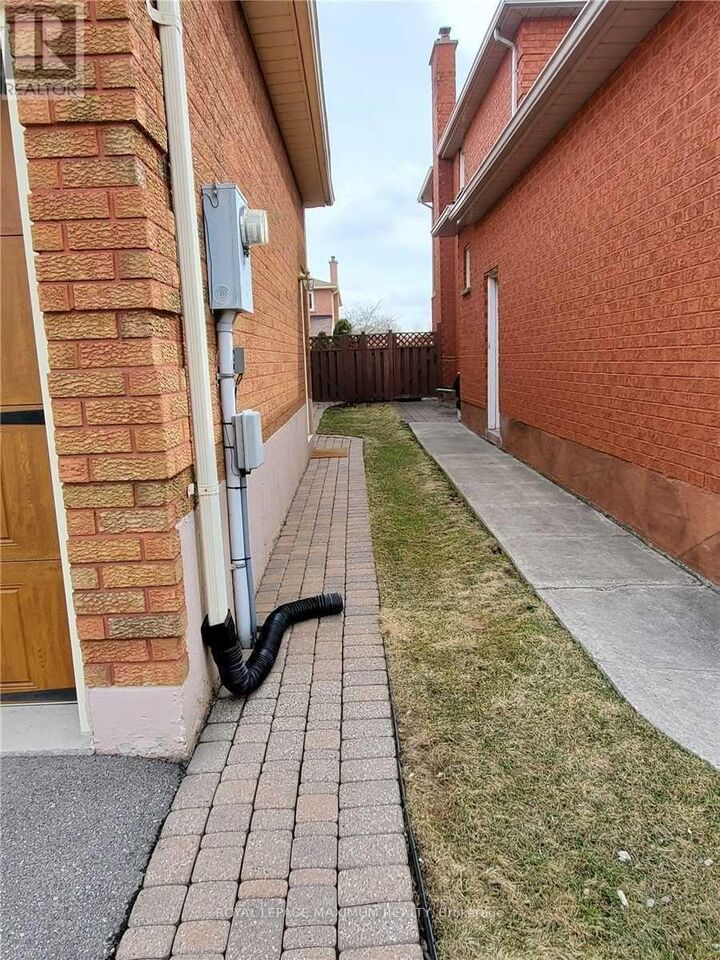 Property Photo: 7 Morning Star Drive Bsmt ON L4L 6K3