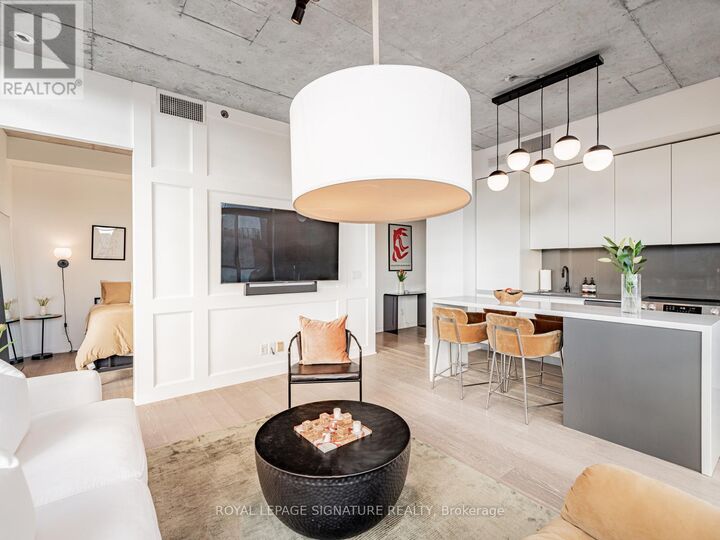 Property Photo:  8 Gladstone Avenue 514  ON M6J 0B3 