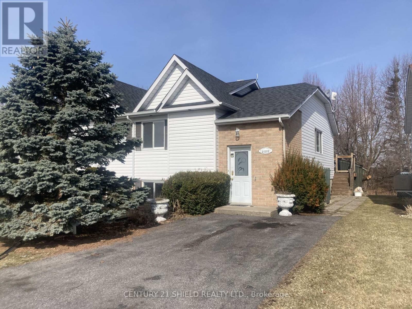 Property Photo:  21255 McNaughton Court East  ON K0C 1E0 