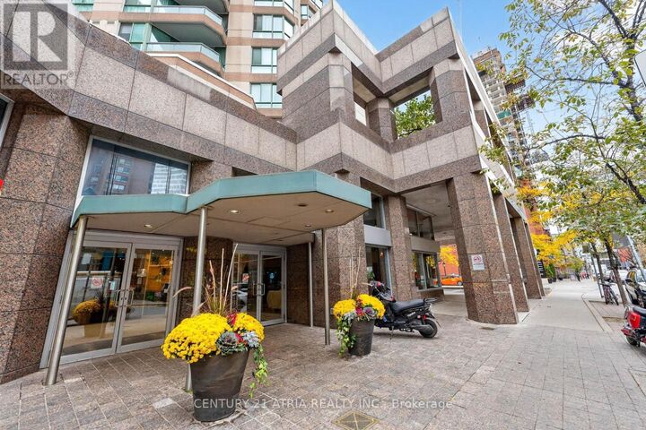 Property Photo: 38 Elm Street 2302 ON M5G 2K5