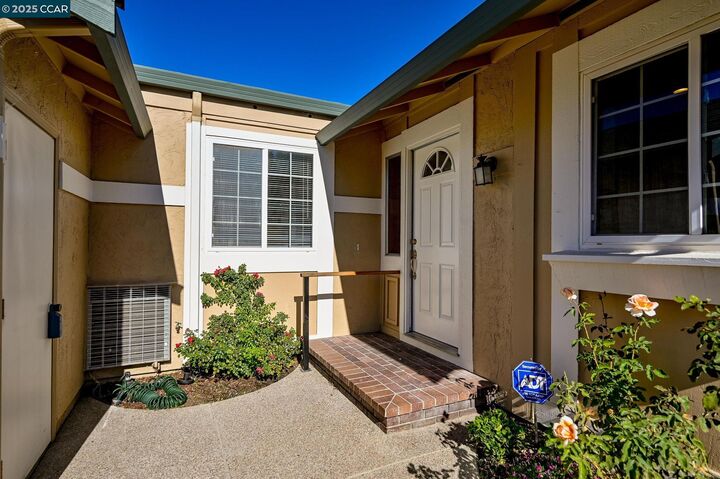 Property Photo: 628 Savoy Ct CA 94598