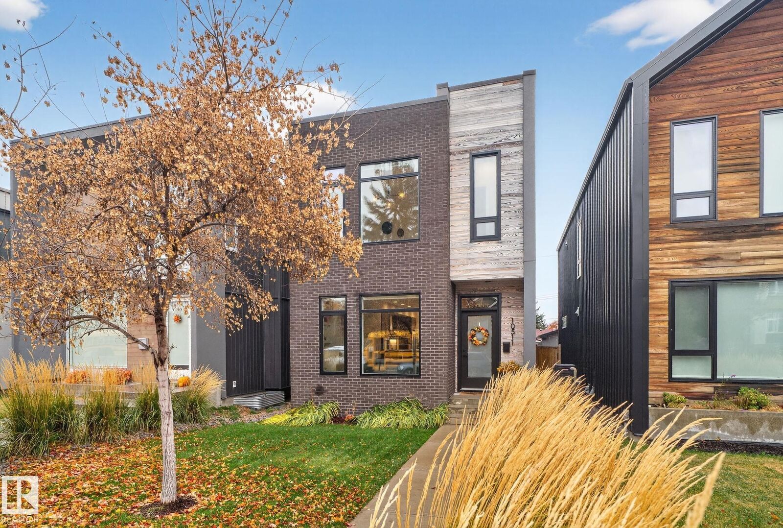 Property Photo:  10511 75 Street NW  AB T6A 2Z6