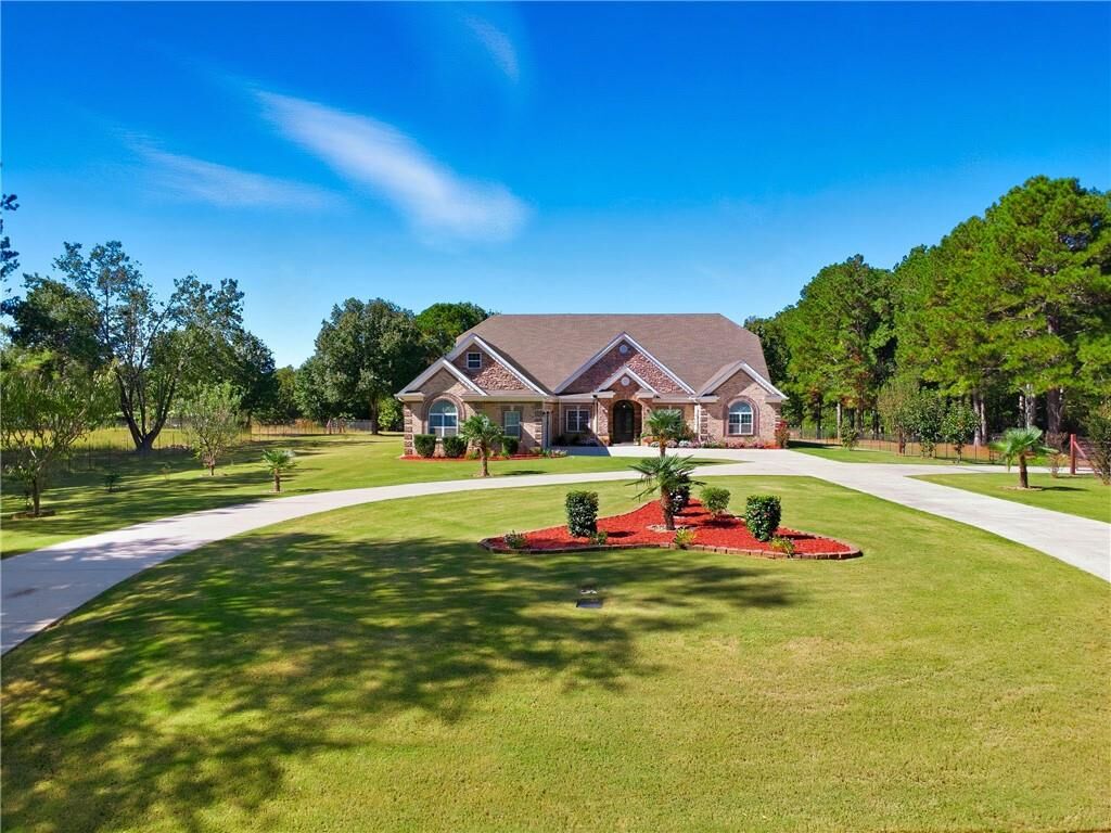 Property Photo:  100 Marshas Vineyard  GA 30228 