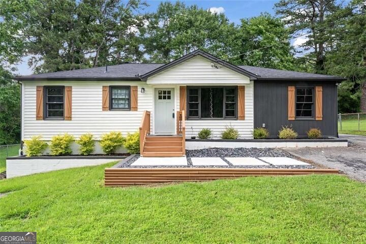 Property Photo:  1326 SW Stella Circle SW  GA 30126 