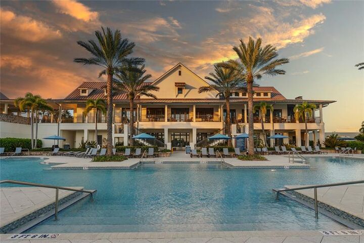 Property Photo: 624 Hookline Cir FL 33470