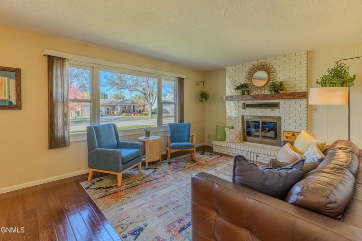 Property Photo:  1603 Richmond Drive  ND 58504