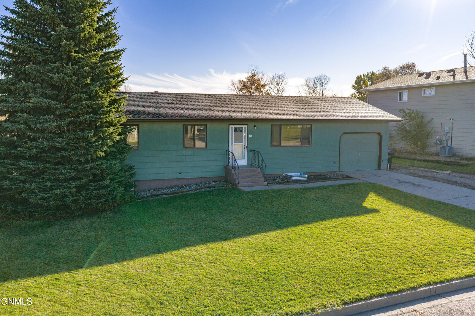 Property Photo:  10 Penenah Drive  ND 58504