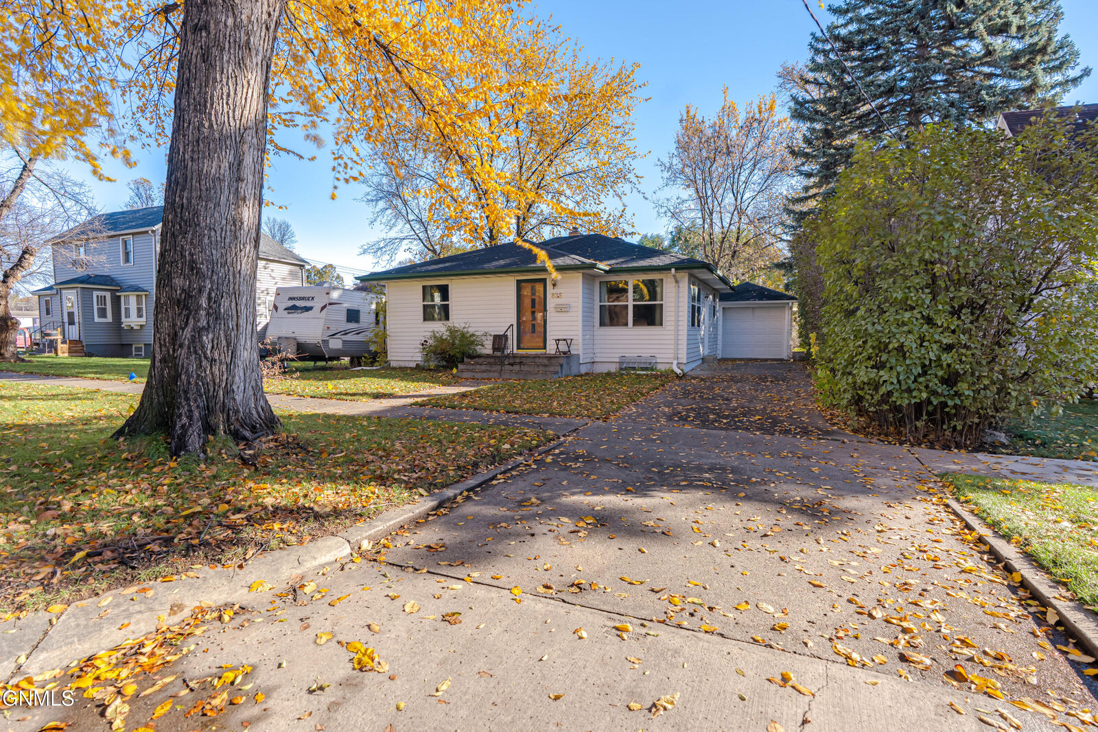 Property Photo:  825 N 2nd Street  ND 58501