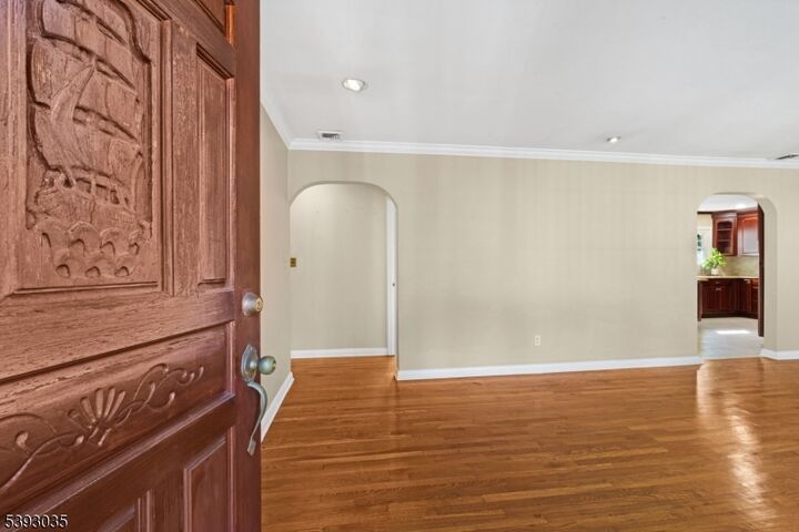Property Photo:  4 Lynwood Pl  NJ 07940