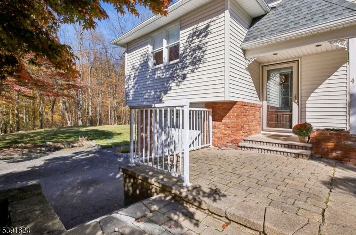 Property Photo:  4 Ledgewood Trl  NJ 07405