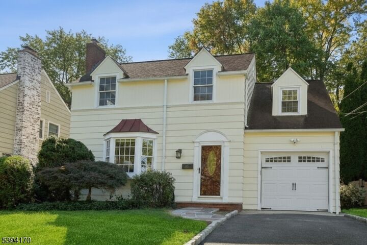 Property Photo:  12 Meadowbrook Rd  NJ 07078 