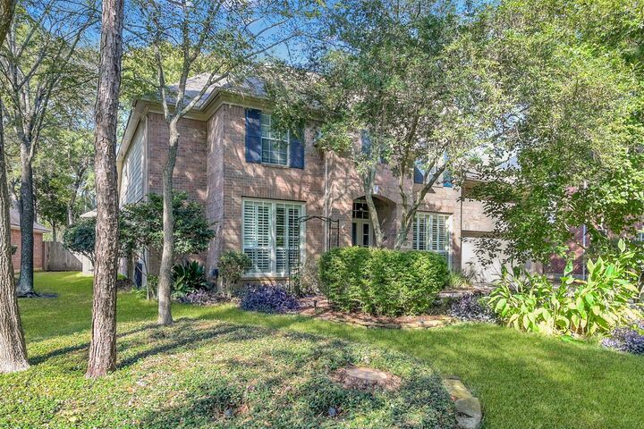 Property Photo: 143 S Goldenvine Circle TX 77382