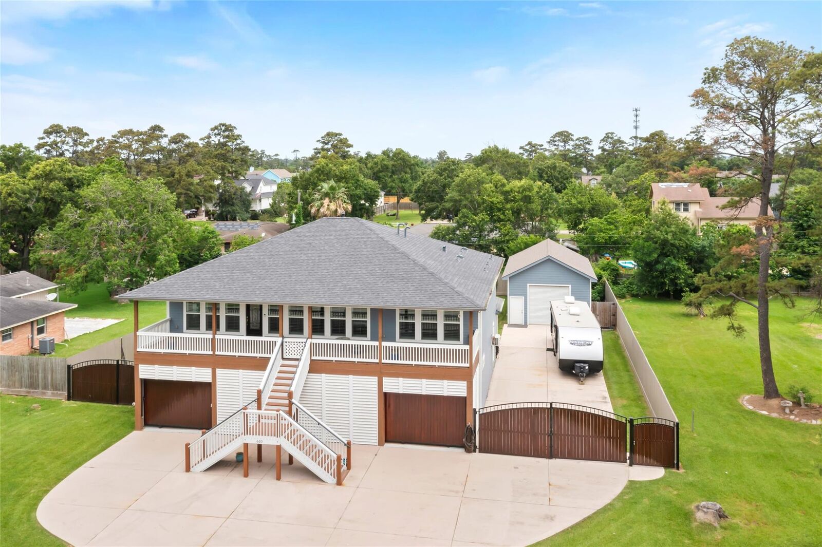 Property Photo:  610 S Shady Lane  TX 77571 