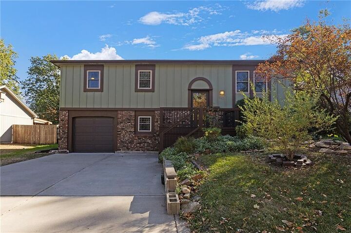Property Photo:  612 S Montclaire Drive  KS 66061