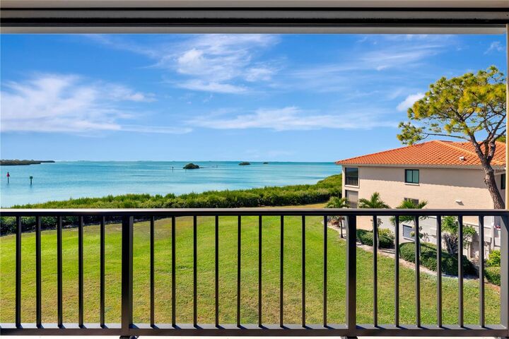 1810 Mariner Drive 207  Tarpon Springs FL 34689 photo