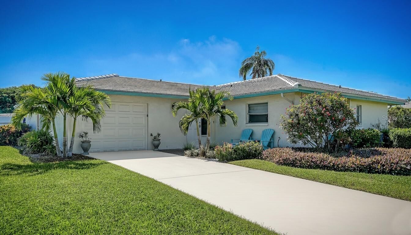 Property Photo:  902 68th Street W 902  FL 34209