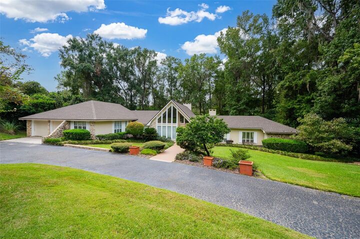 Property Photo:  2425 NW 26th Place  FL 32605 