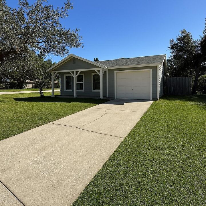 Property Photo:  1312 North Avenue  FL 32778 