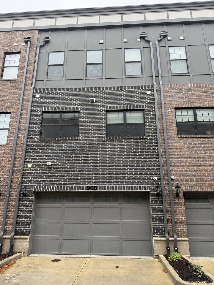 Property Photo:  908 Veterans Way  IN 46032