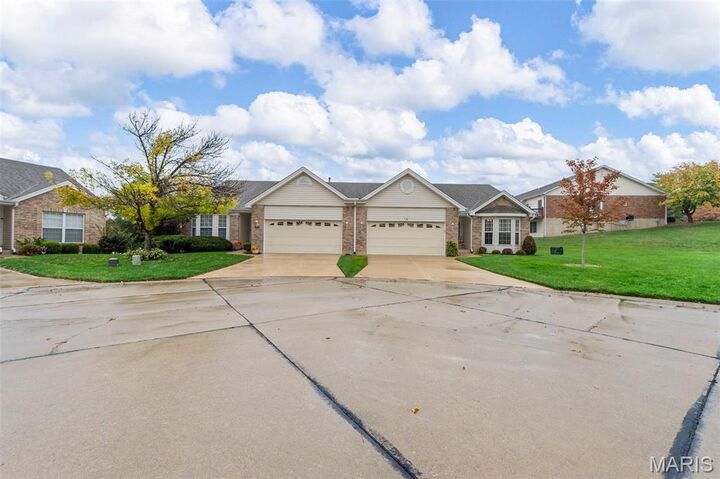 Property Photo: 14 Shasta Pointe Court 49A MO 63301