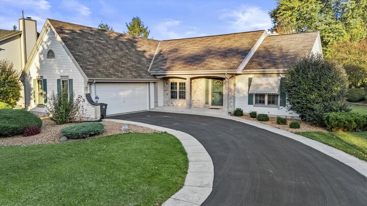 7930 S 47th St  Franklin WI 53132 photo