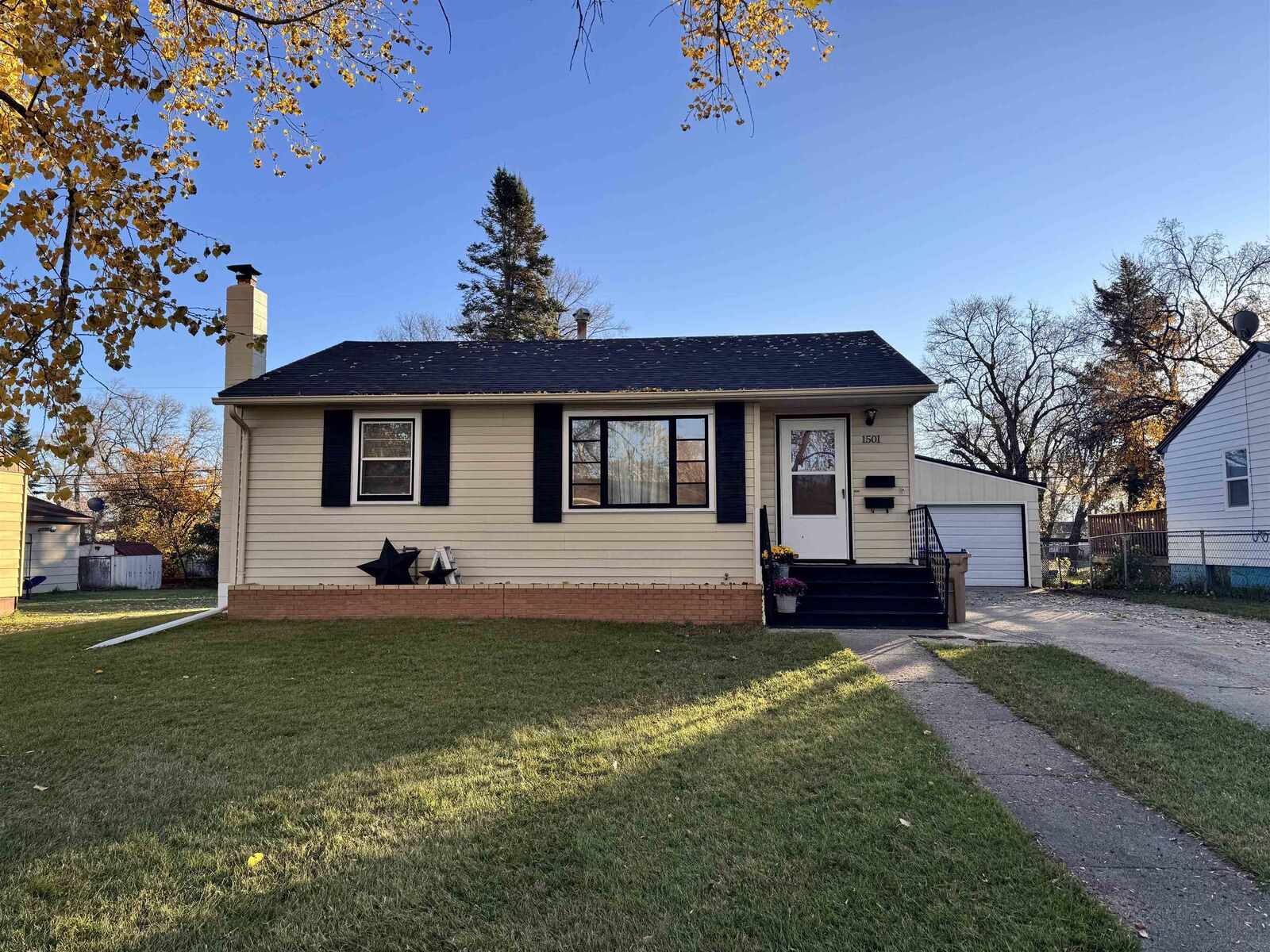 Property Photo:  1501 SE 1st Street  ND 58701 