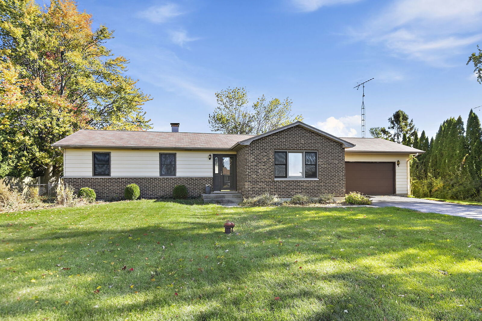 Property Photo:  19474 Hahn Drive  IL 60115