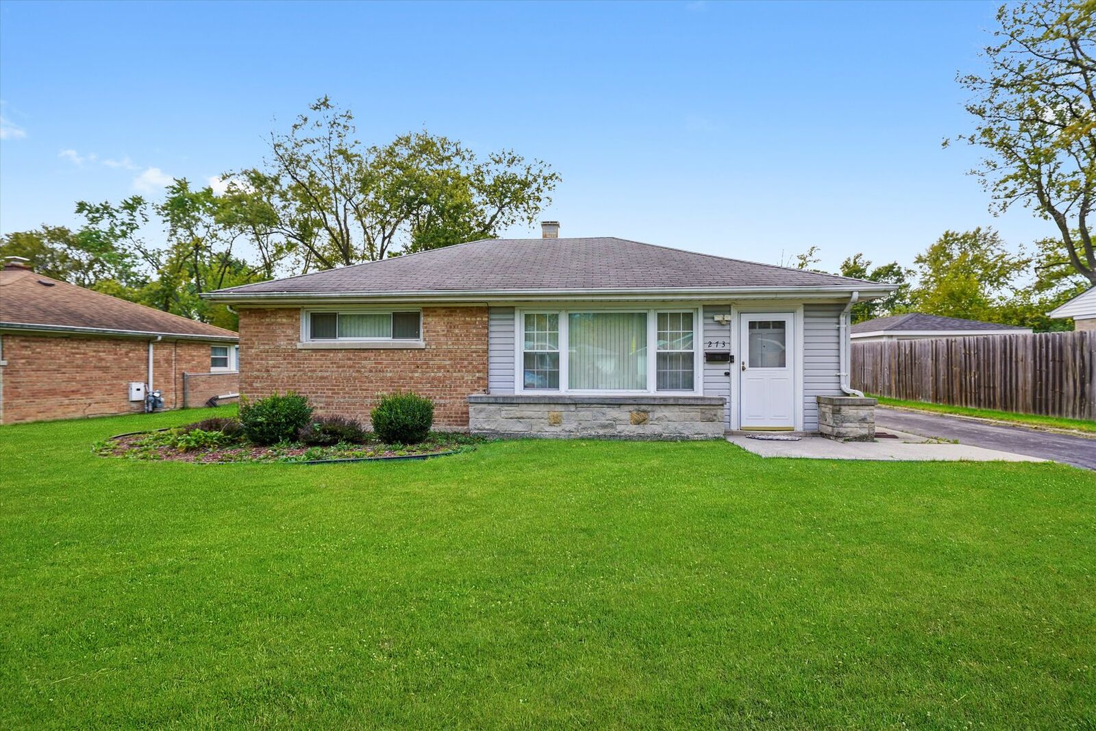 Property Photo: 273 Mohawk Street IL 60466
