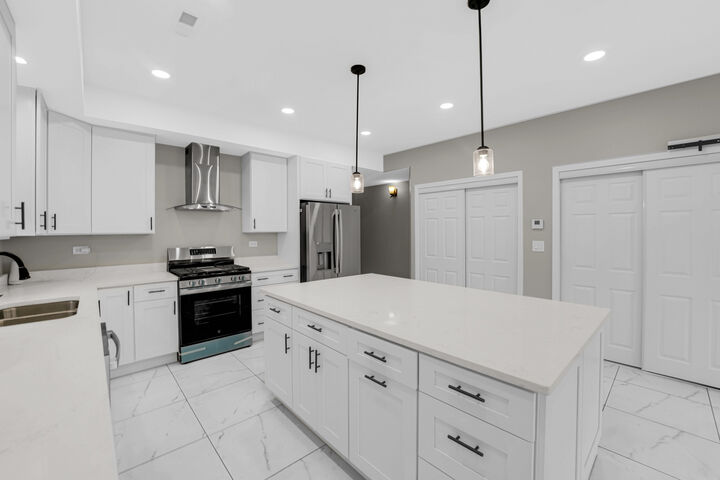 Property Photo:  131 N 21st Avenue  IL 60160 