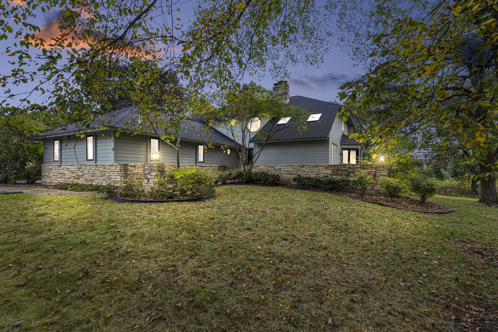 Property Photo:  5452 N Tall Oaks Drive  IL 60047 