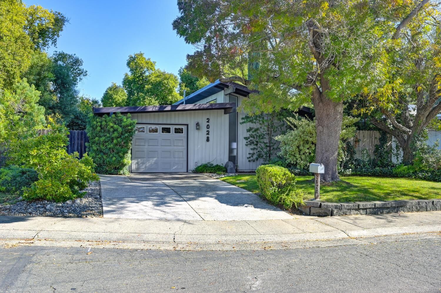 Property Photo: 2028 Clearfield Way CA 95608