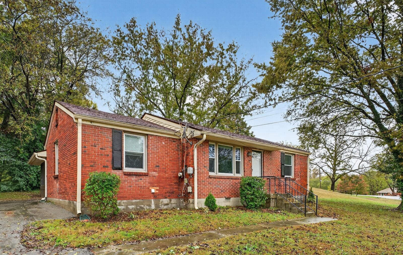 Property Photo:  2613 Ennis Rd  TN 37210 