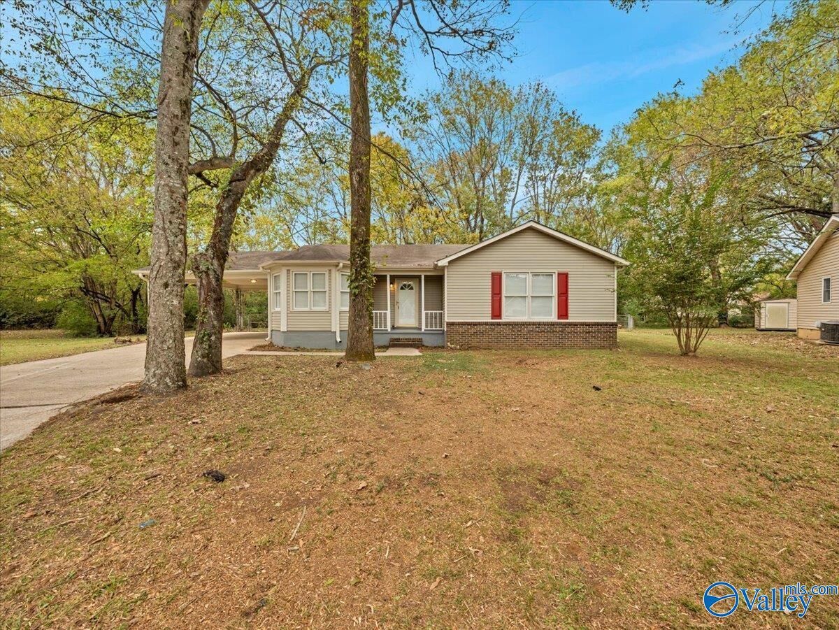 Property Photo:  1506 Ravenwood Circle SE  AL 35803