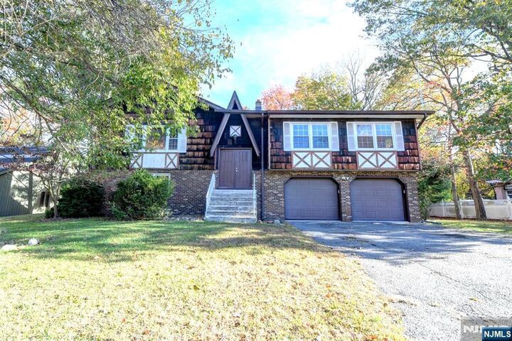 Property Photo:  146 N Central Avenue  NJ 07446 