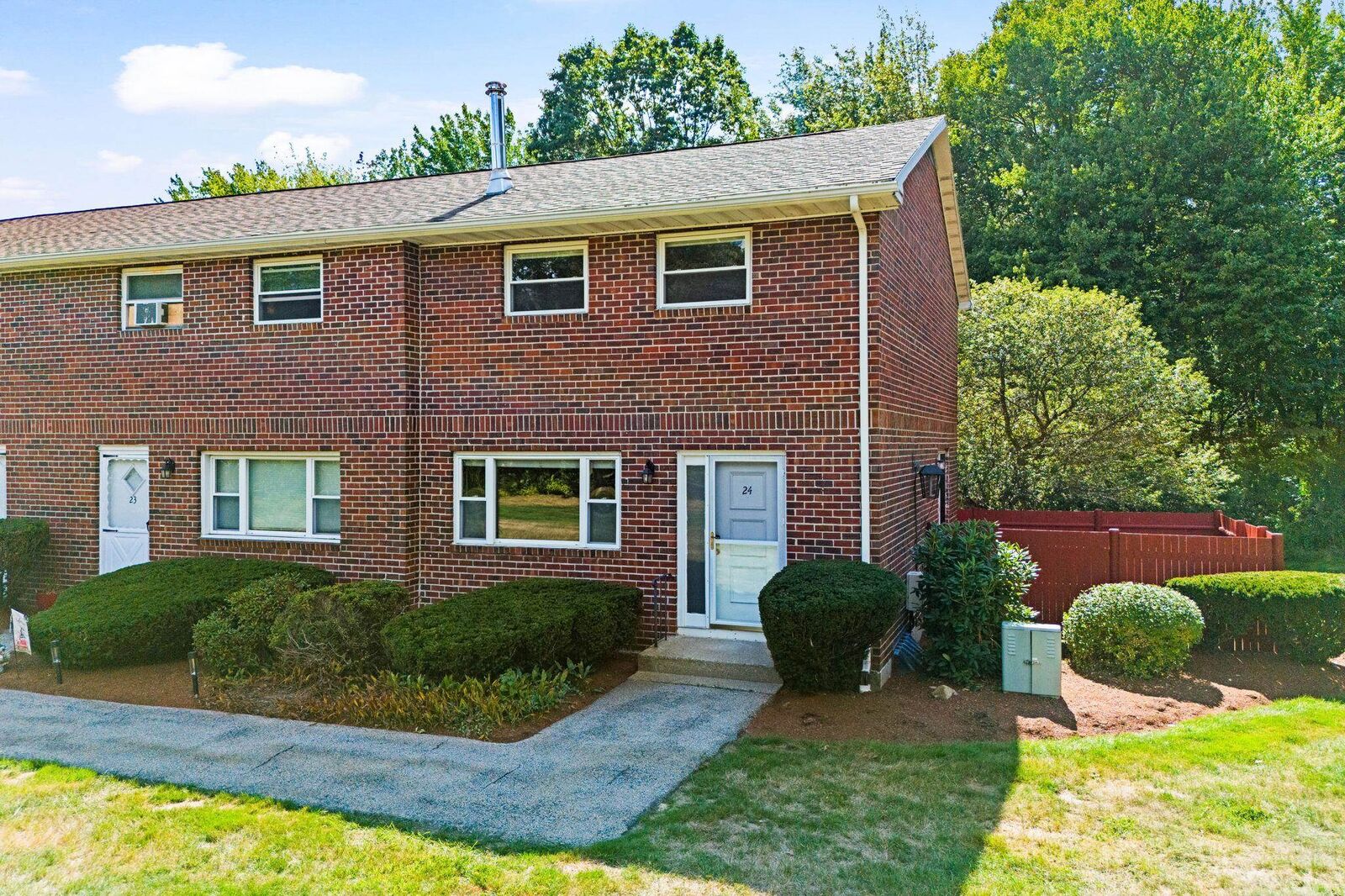 Property Photo:  24 Oakridge Drive  NH 03053 