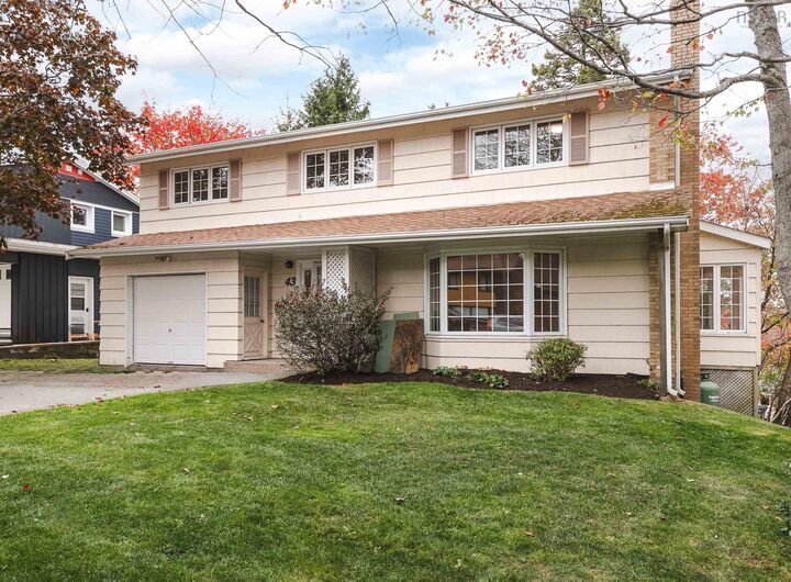 43 Deepwood Crescent — photo 1
