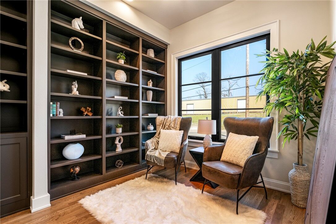 Property Photo:  1039 NW A Street  AR 72712 