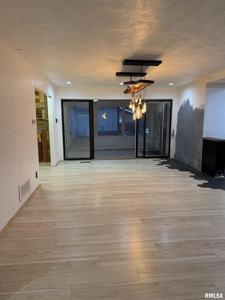 Property Photo: 808 S Victor Street IL 62822