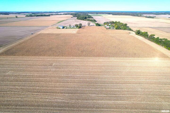 Property Photo:  2000 E Road  IL 62880 