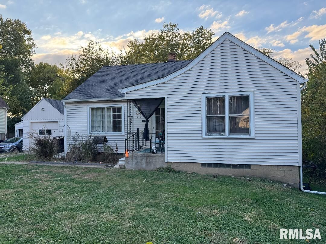 Property Photo:  143 Cherry Lane  IL 61571