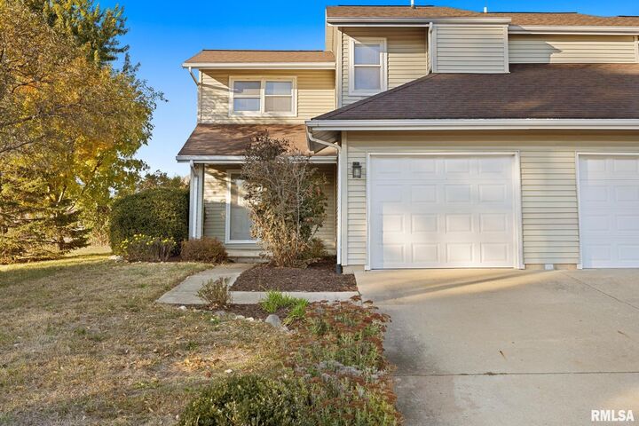 Property Photo:  1101 Eisenhower Drive Unit A  IL 61554