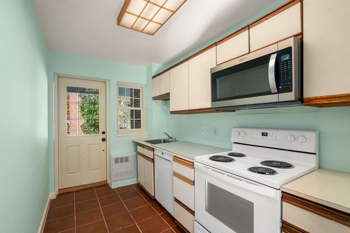 Property Photo:  33 Hammond Pond Pkwy 2  MA 02467