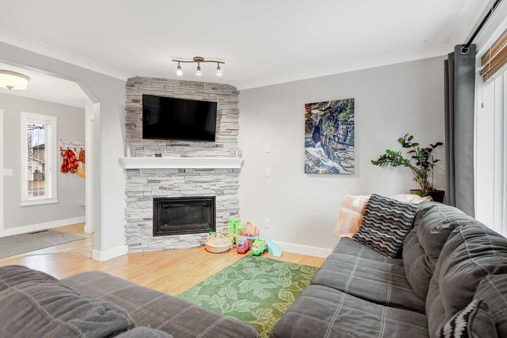 Property Photo:  9318 129 Avenue  AB T8X 1R8