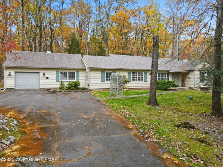 Property Photo:  519 Pheasant Lane  PA 18323