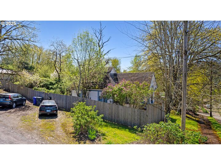 Property Photo:  6636 N Richmond Ave  OR 97203 