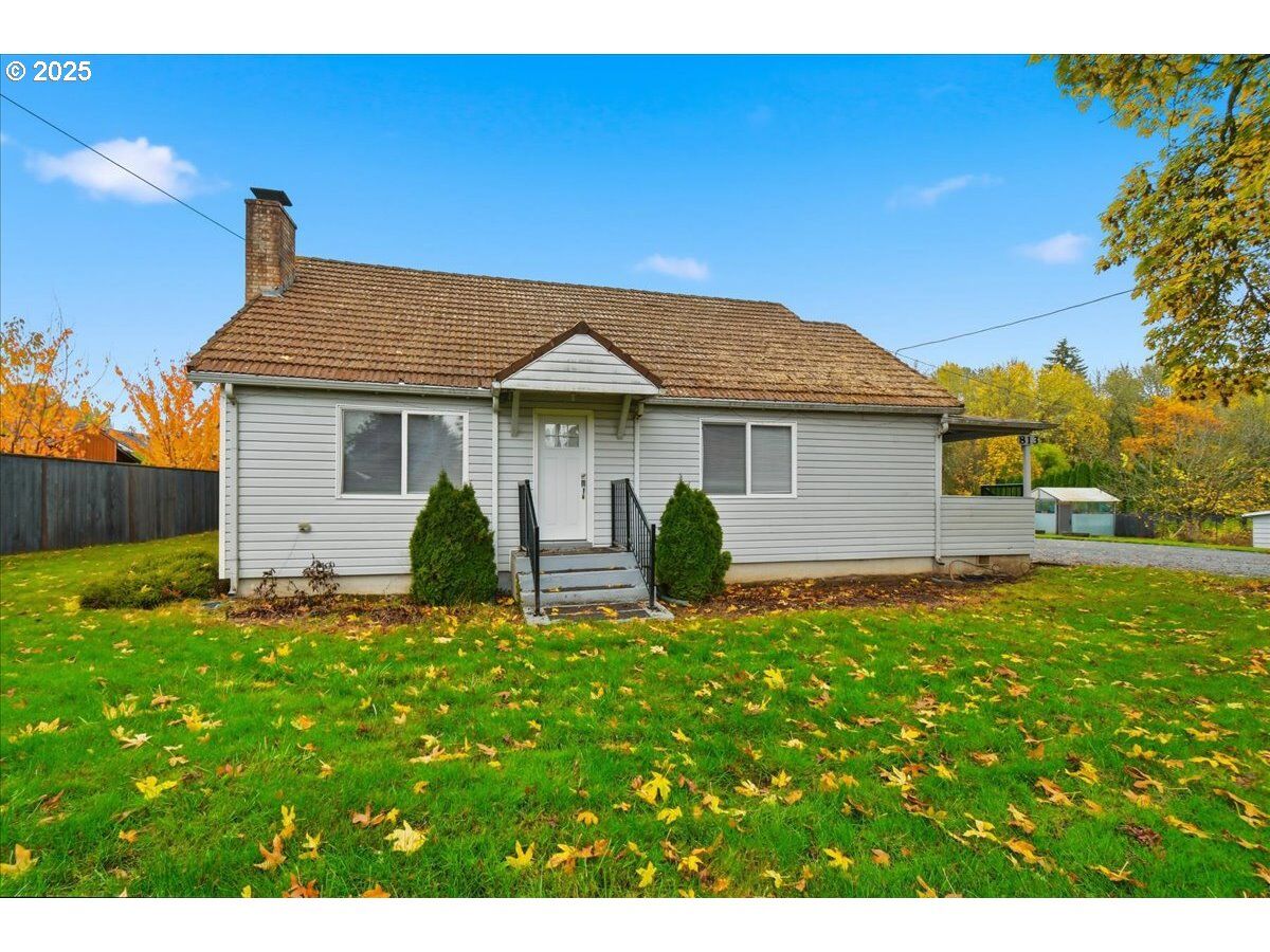 Property Photo:  813 NE Grace Ave  WA 98604