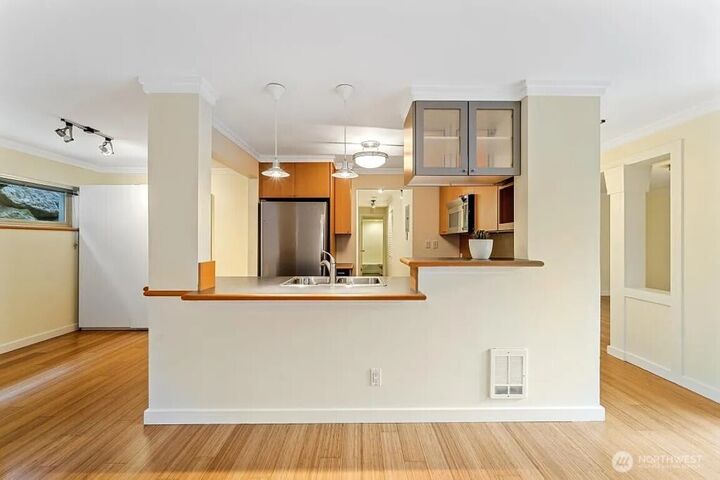 732  11th Avenue E 101  Seattle WA 98102 photo