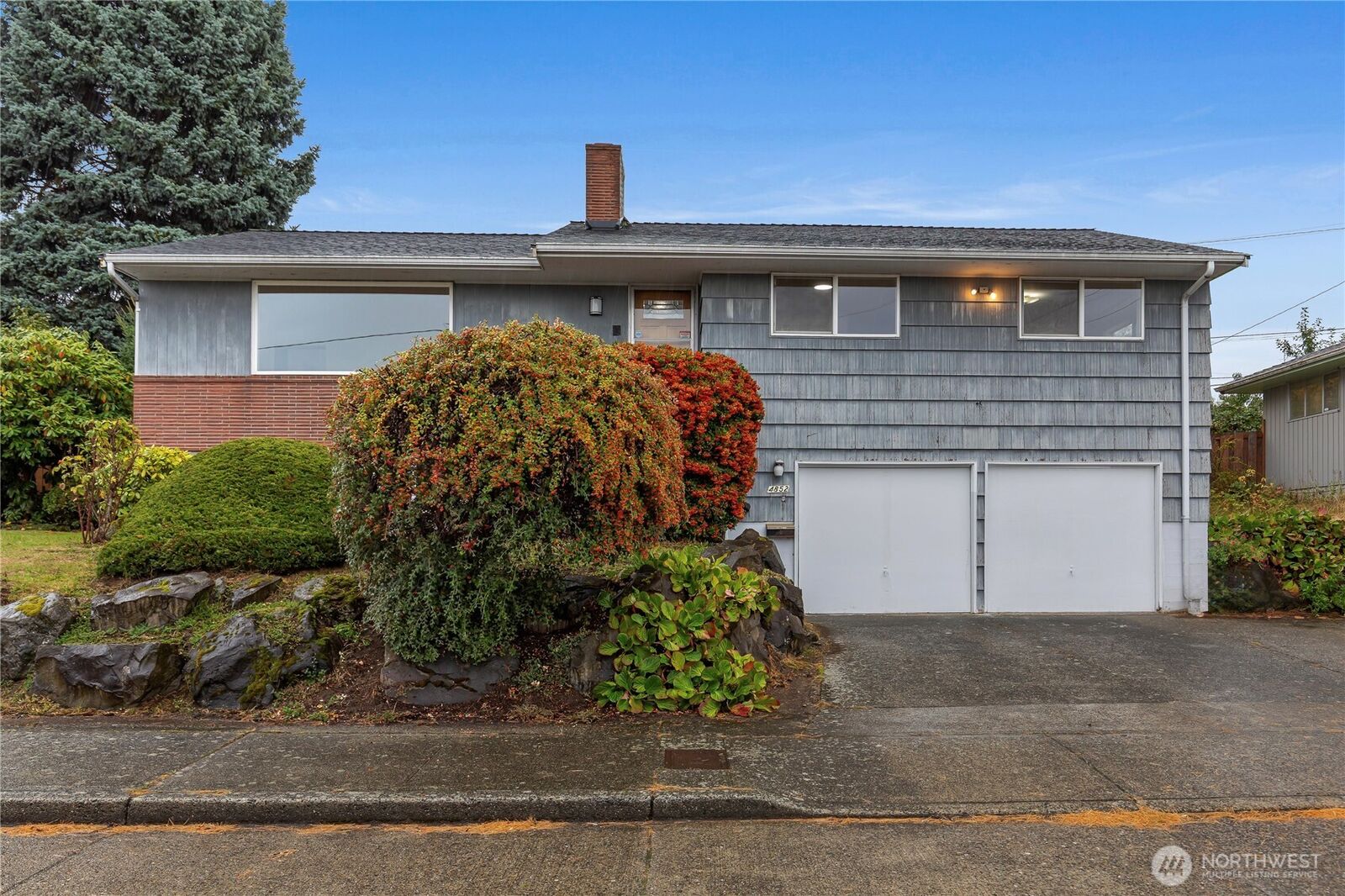Property Photo:  4852  19th Avenue S  WA 98108